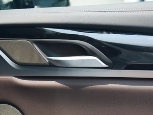 2018xDrive 25i M\b g