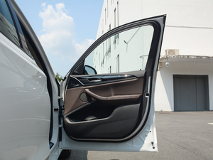 2018xDrive 25i M\b g