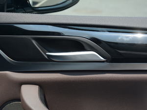 2018xDrive 25i M\b g