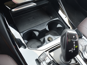 2018xDrive 25i M\b g