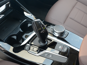 2018xDrive 25i M\b QU