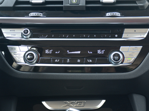 2018xDrive 25i M\b {{