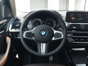 2018xDrive 25i M\b P