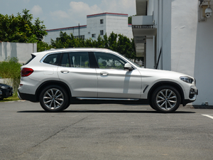 2018xDrive 25i Ab w^