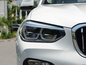 2018xDrive 25i Ab (x)(ji)^