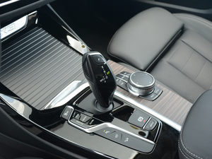 2018xDrive 25i Ab QU