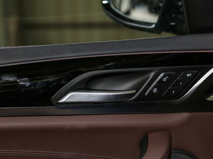 2018xDrive 28i M\b g