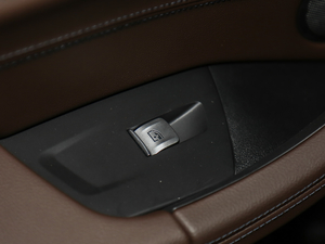 2018xDrive 28i M\b g