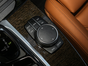 2018xDrive 30i M\b п؅^