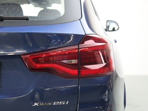 2018xDrive 25i M\b β