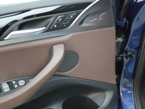 2018xDrive 25i M\b g