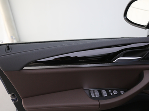 2018xDrive 25i M\b g