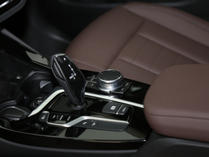 2018xDrive 25i M\b п؅^