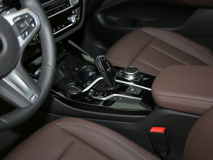 2018xDrive 25i M\b QU