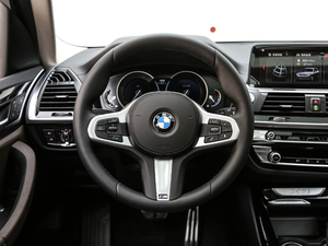 2018xDrive 25i M\b P