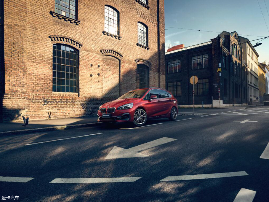 2018R2ϵ܇ 220i Ab