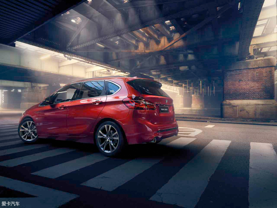 2018R2ϵ܇ 220i Ab