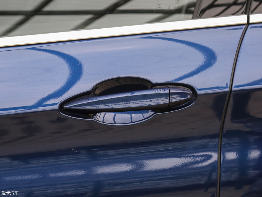 2018R2ϵ܇ 218i \b