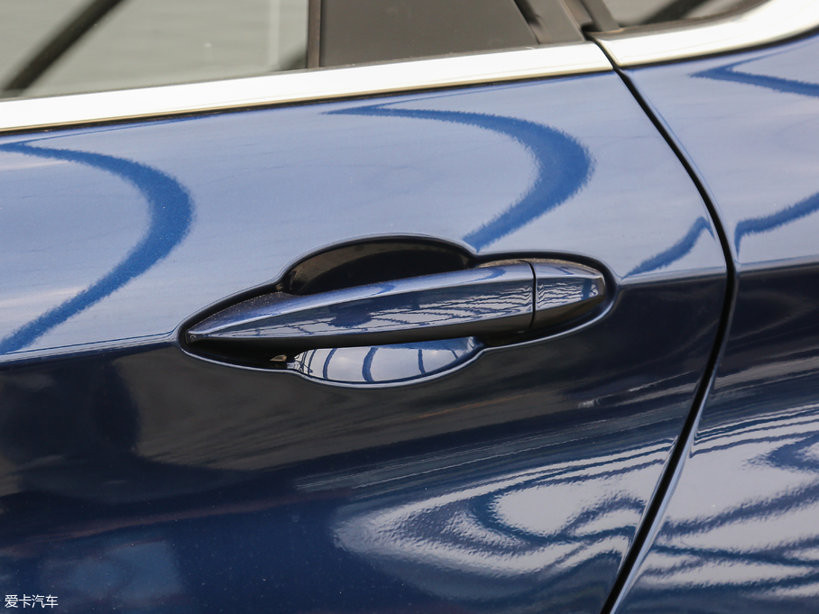 2018R2ϵ܇ 218i \b