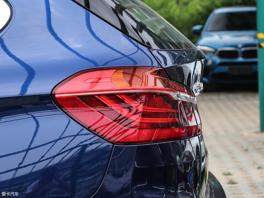 2018R2ϵ܇ 218i \b