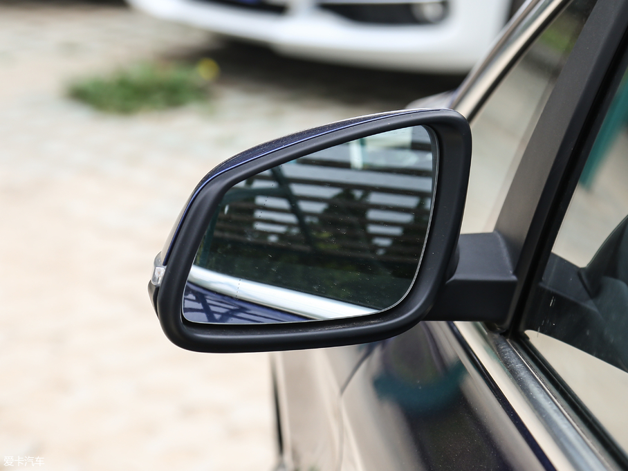 2018R2ϵ܇ 218i \b