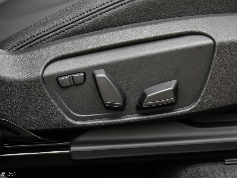 2018R2ϵ܇ 218i \b