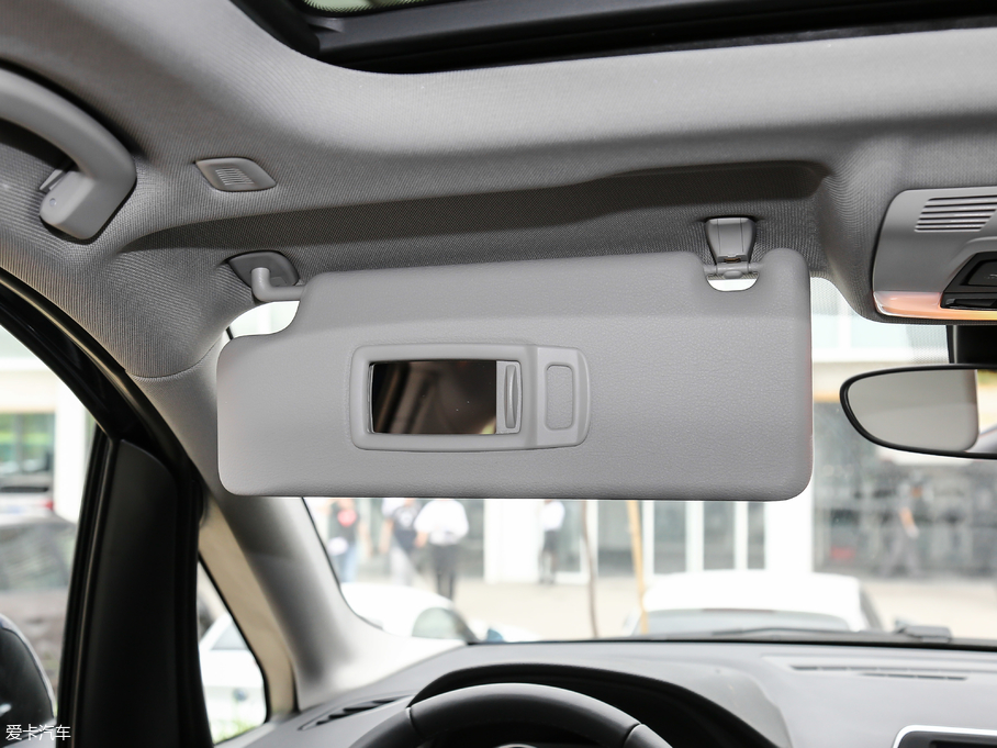 2018R2ϵ܇ 218i \b