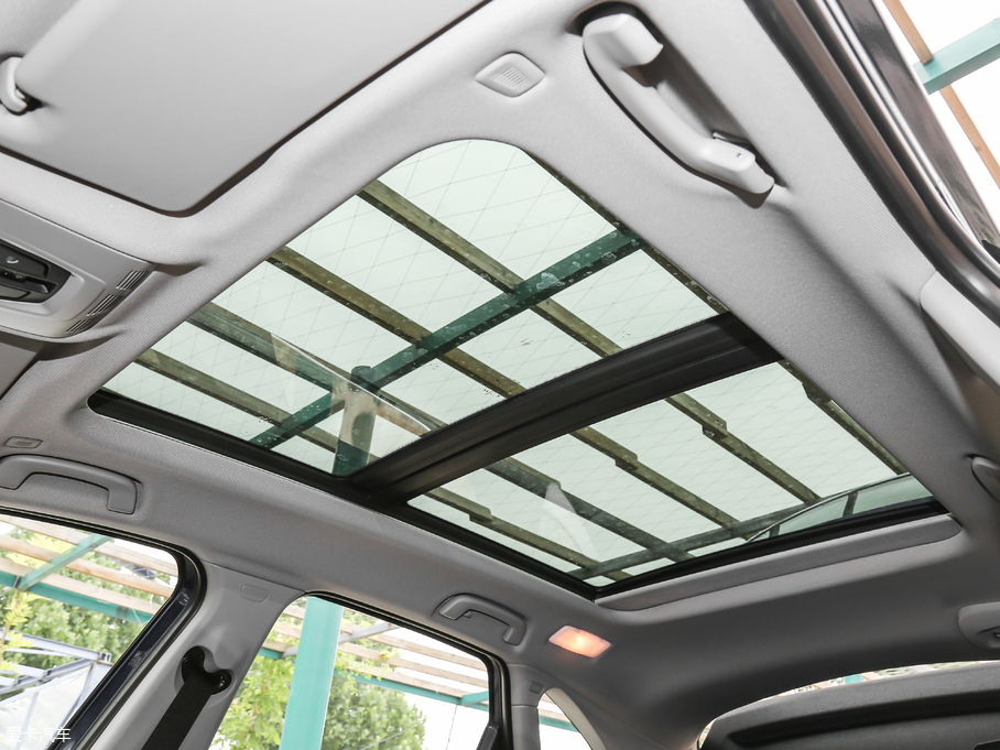 2018R2ϵ܇ 218i \b