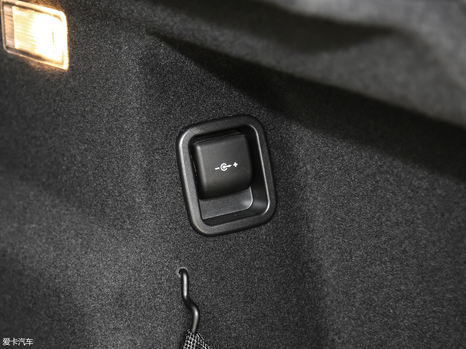 2018R2ϵ܇ 218i \b