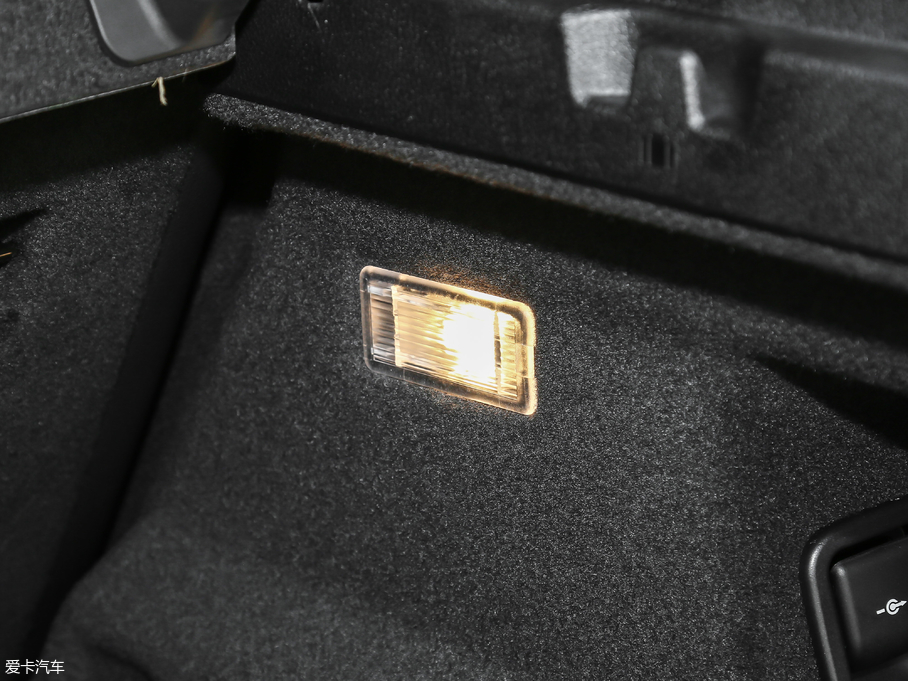 2018R2ϵ܇ 218i \b