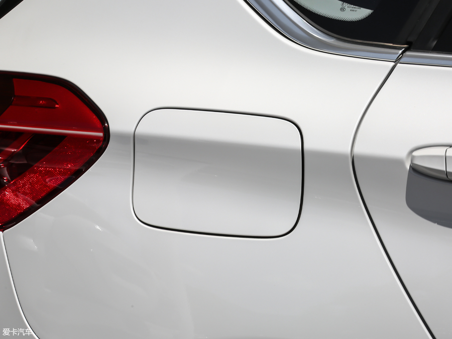 2018��R2ϵ����܇(ch��) 218i �I(l��ng)����