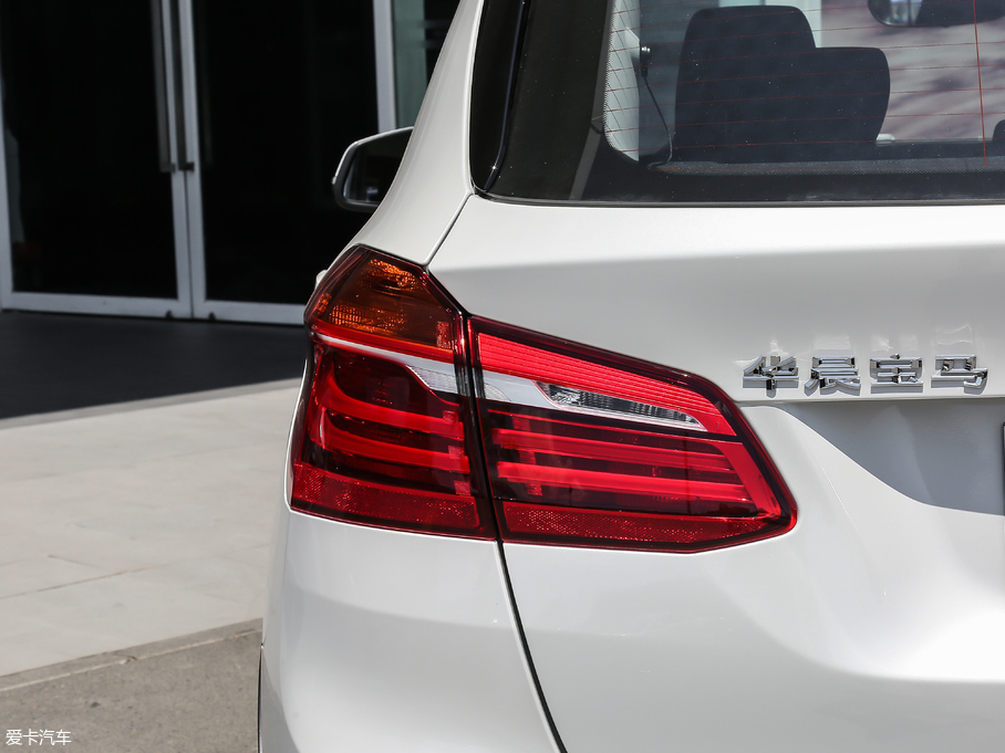 2018��R2ϵ����܇ 218i �I(l��ng)����