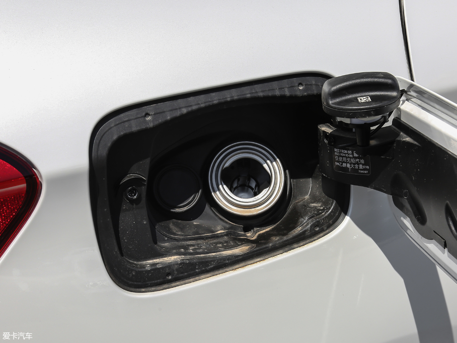 2018��R2ϵ����܇ 218i �I����