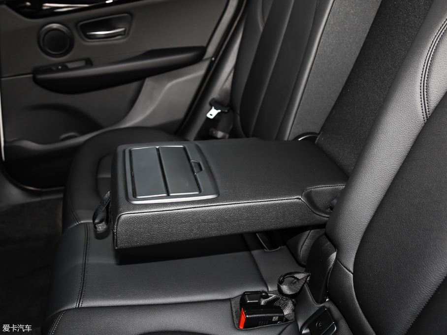 2018��R2ϵ����܇ 218i �I����