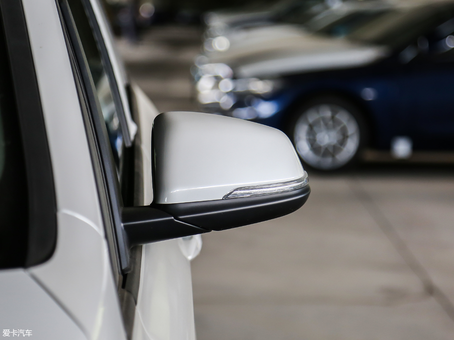 2018��R2ϵ����܇ 218i �r(sh��)����