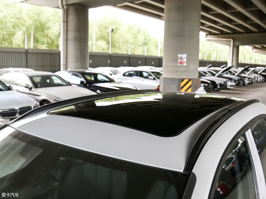 2018R2ϵ܇ 218i r