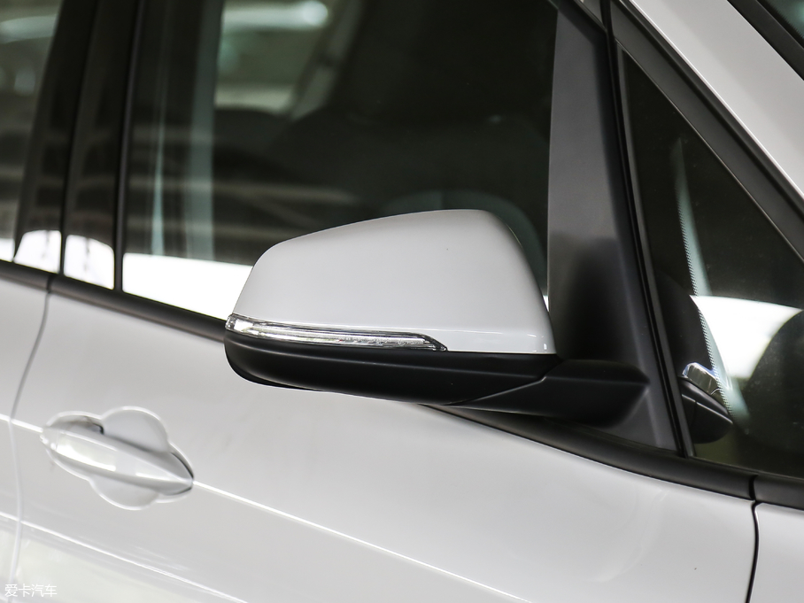 2018R2ϵ܇ 218i r(sh)