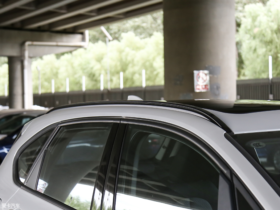 2018R2ϵ܇ 218i r