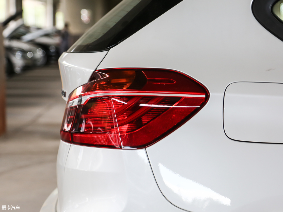 2018��R2ϵ����܇ 218i �r����