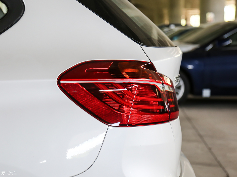 2018R2ϵ܇ 218i r