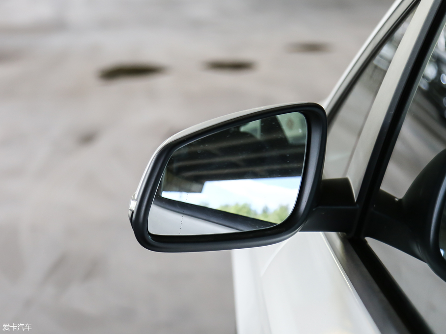 2018R2ϵ܇ 218i r