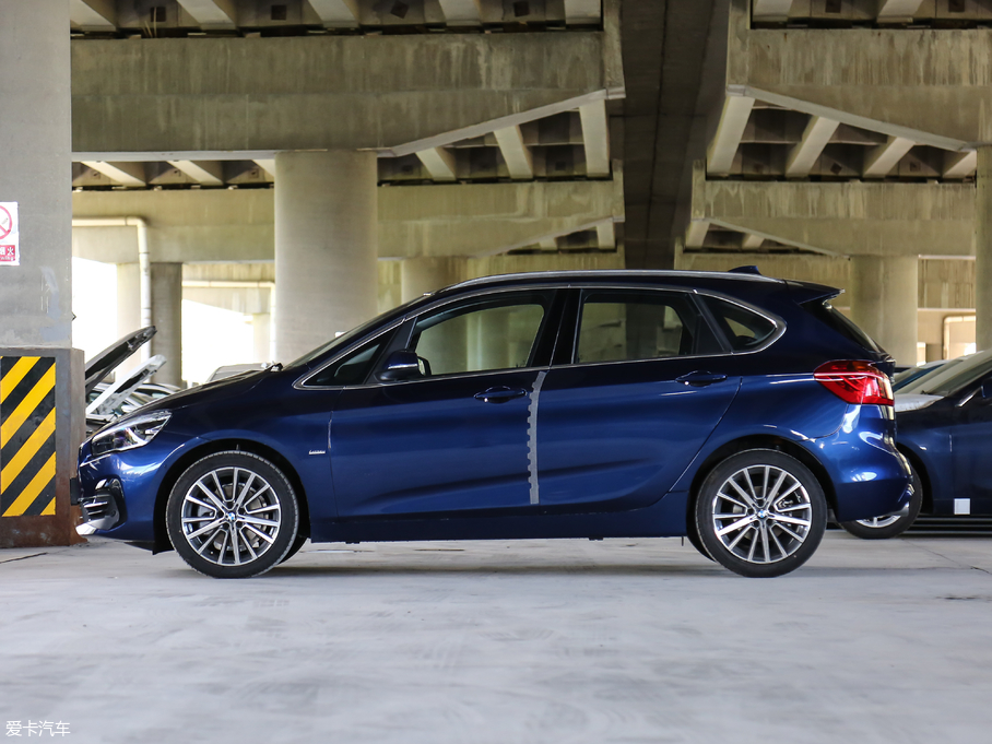 2018R2ϵ܇ 220i Ab