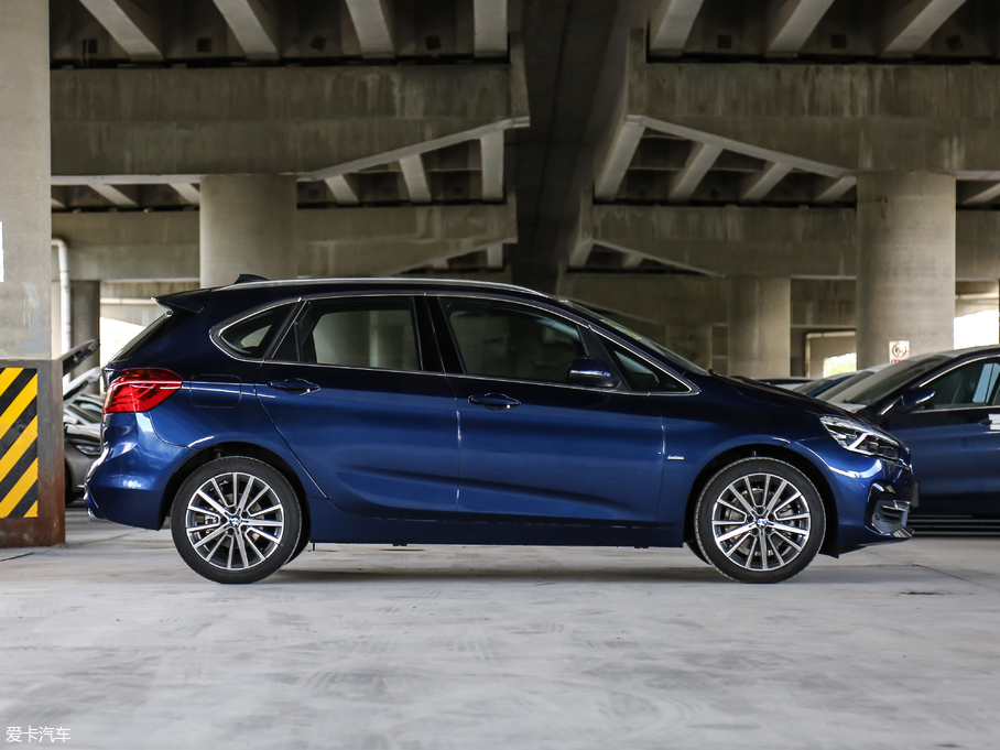 2018R2ϵ܇ 220i Ab