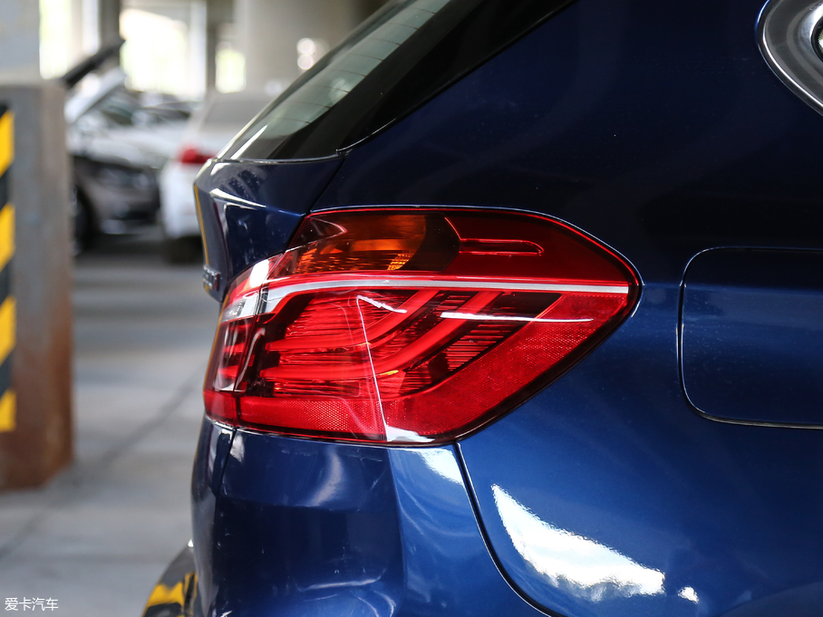 2018R2ϵ܇ 220i Ab