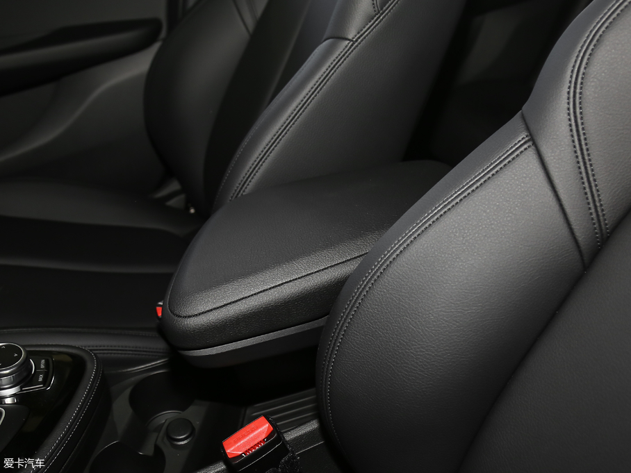 2018R2ϵ܇ 220i Ab