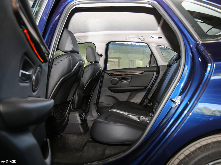 2018R2ϵ܇ 220i Ab