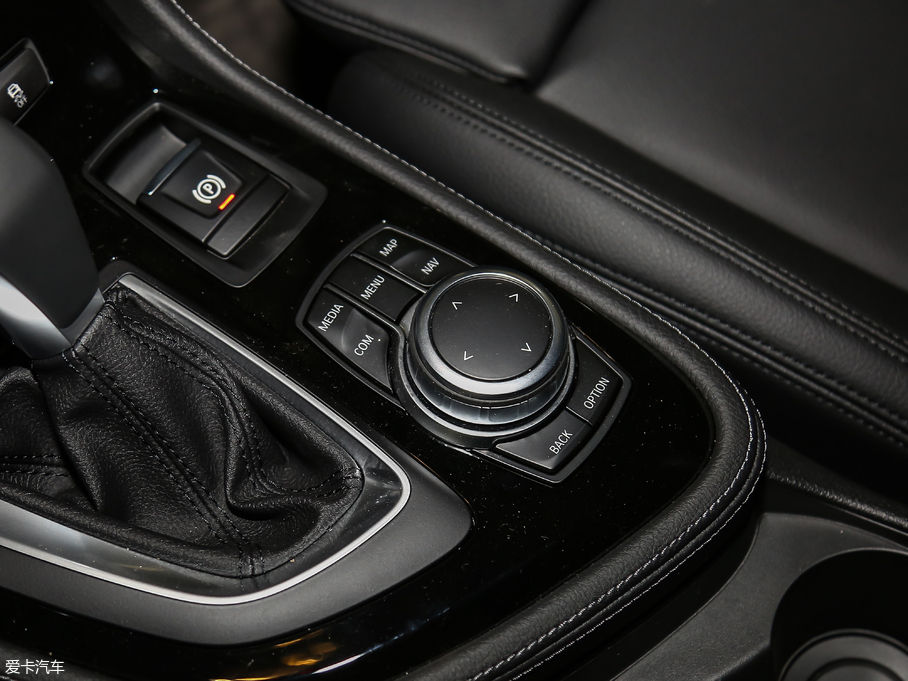 2018R2ϵ܇ 220i Ab