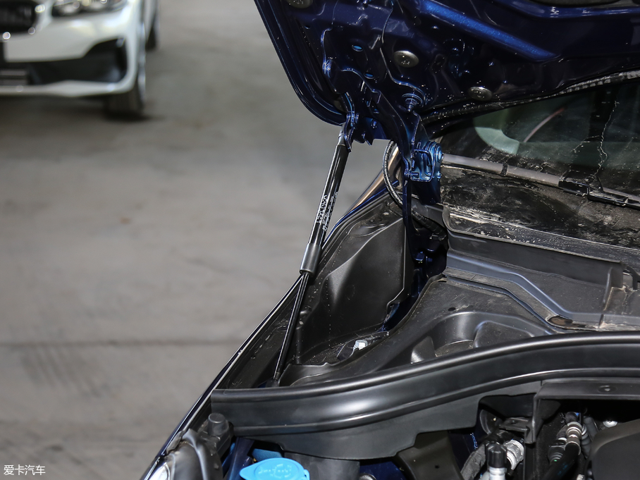 2018��R2ϵ����܇ 220i ���A���b