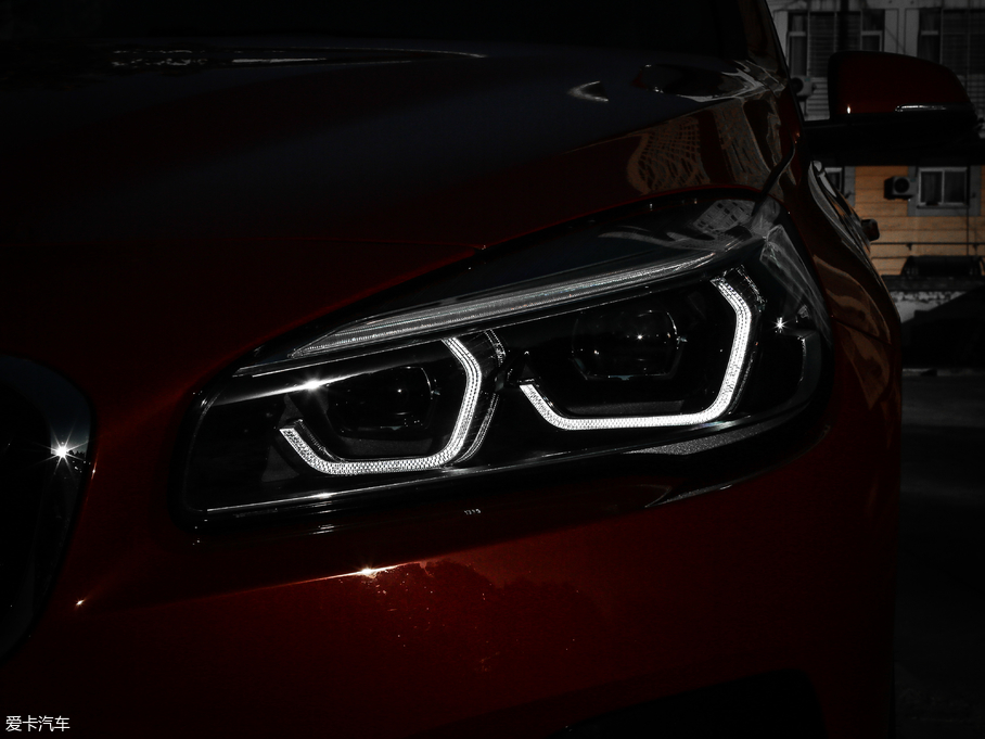 2018��R2ϵ����܇ 220i ���A���b