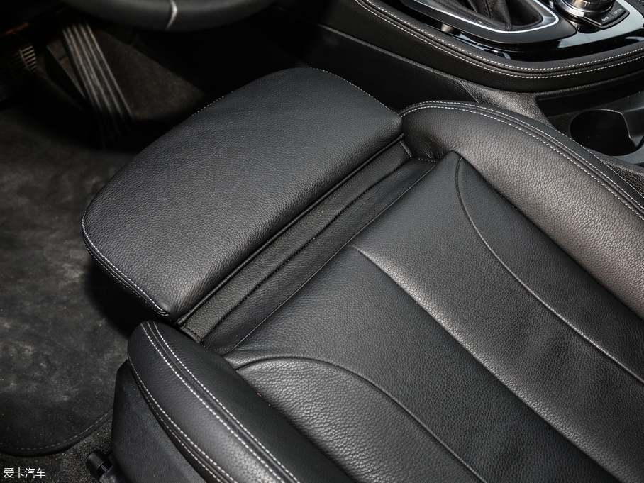 2018R2ϵ܇ 220i Ab